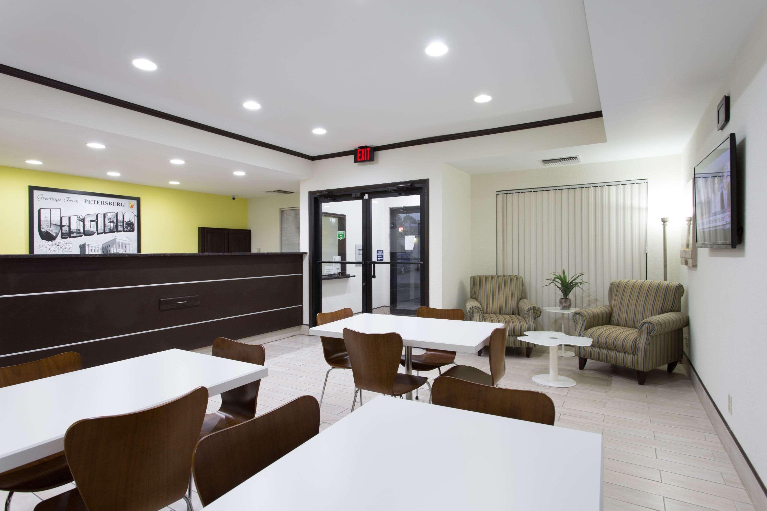 Super 8 By Wyndham Petersburg