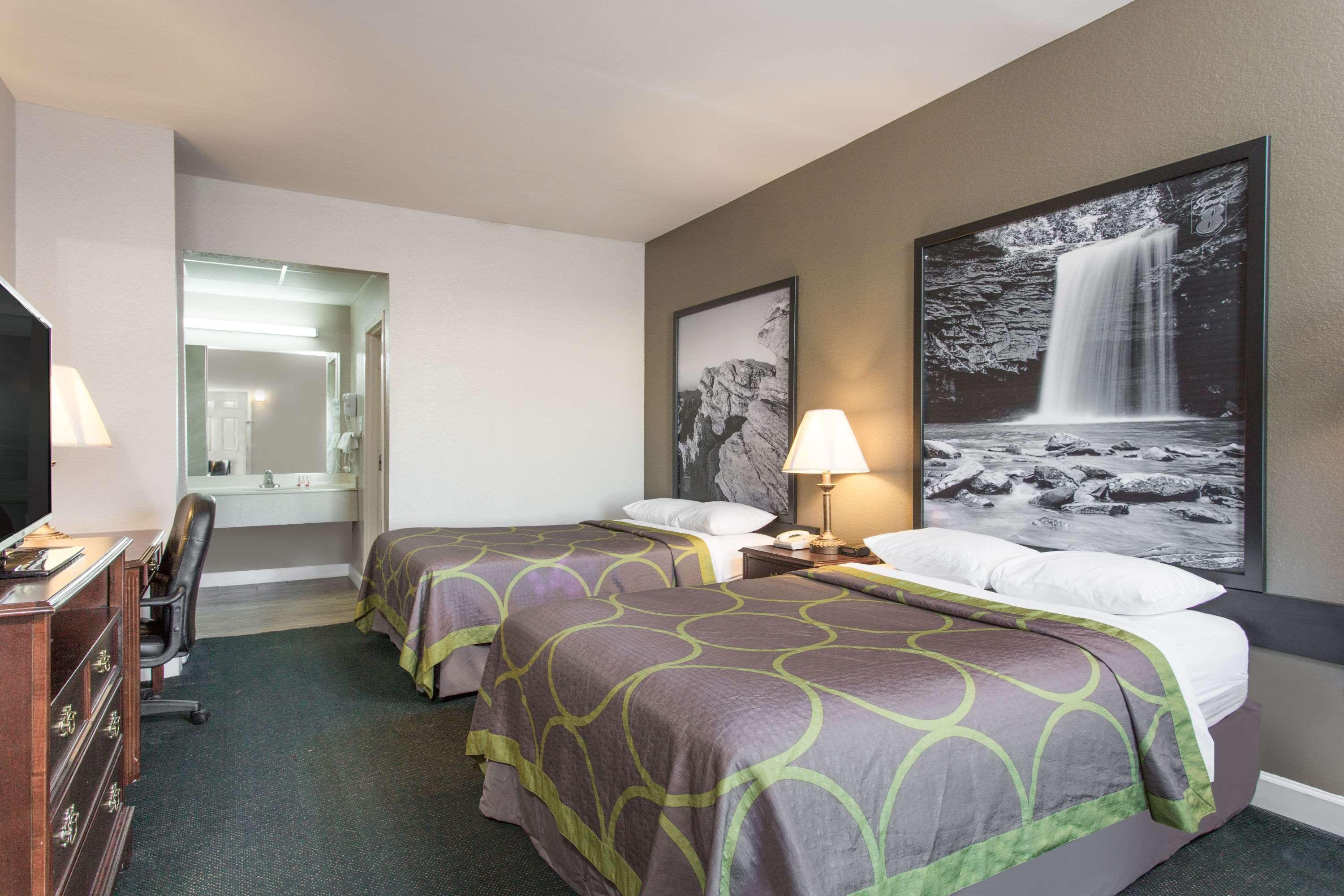 Super 8 By Wyndham Petersburg