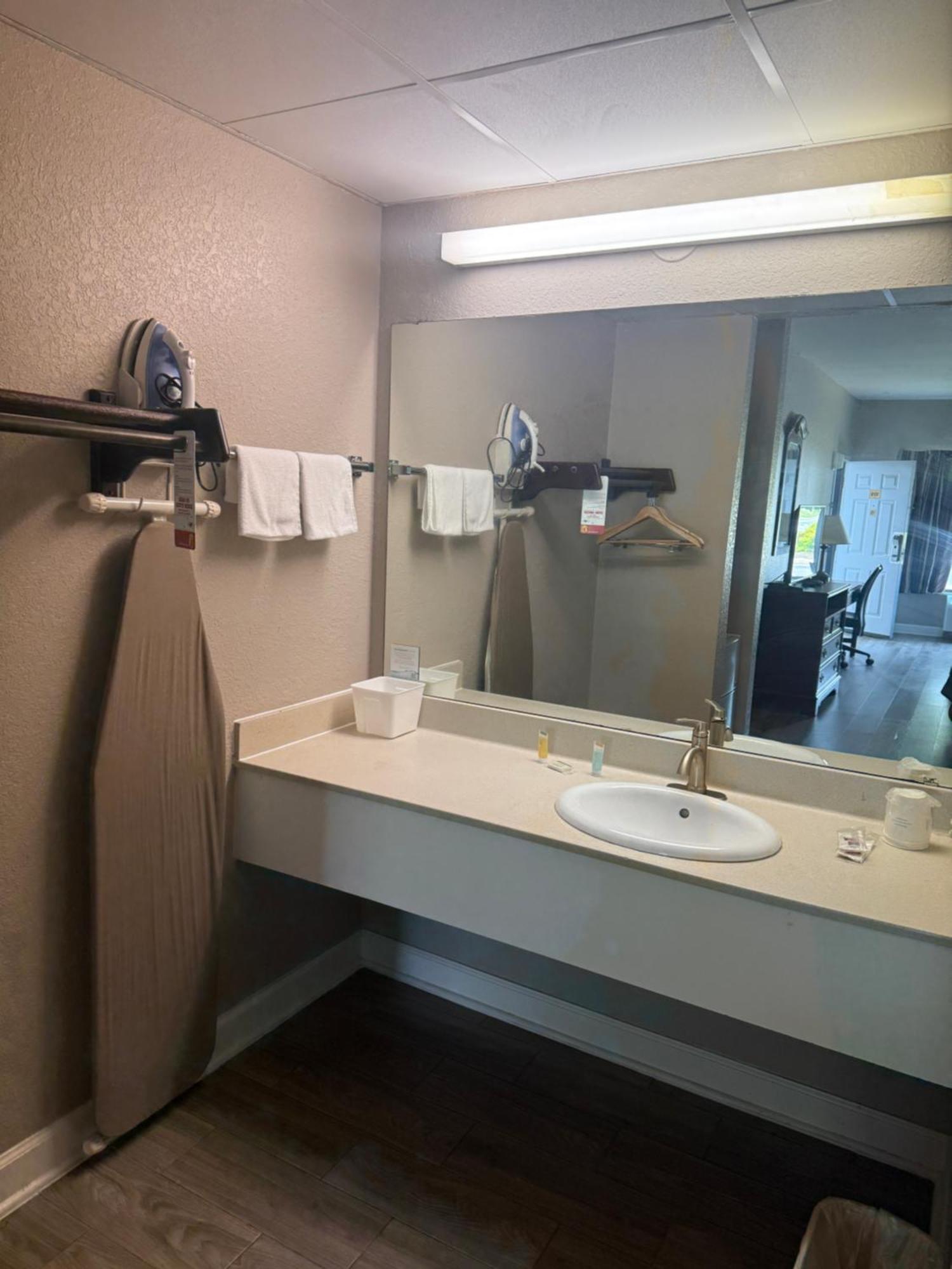 Super 8 By Wyndham Motel Petersburg