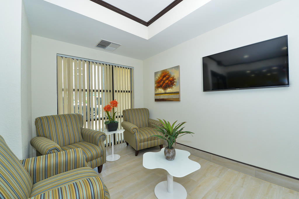 Super 8 By Wyndham Petersburg