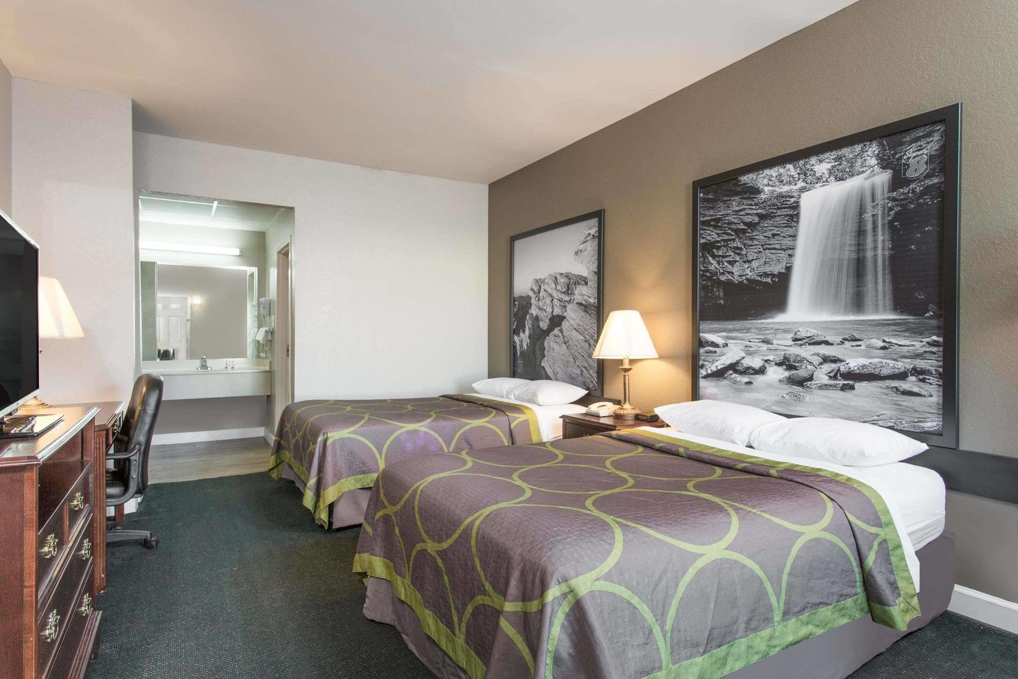 Super 8 By Wyndham Petersburg